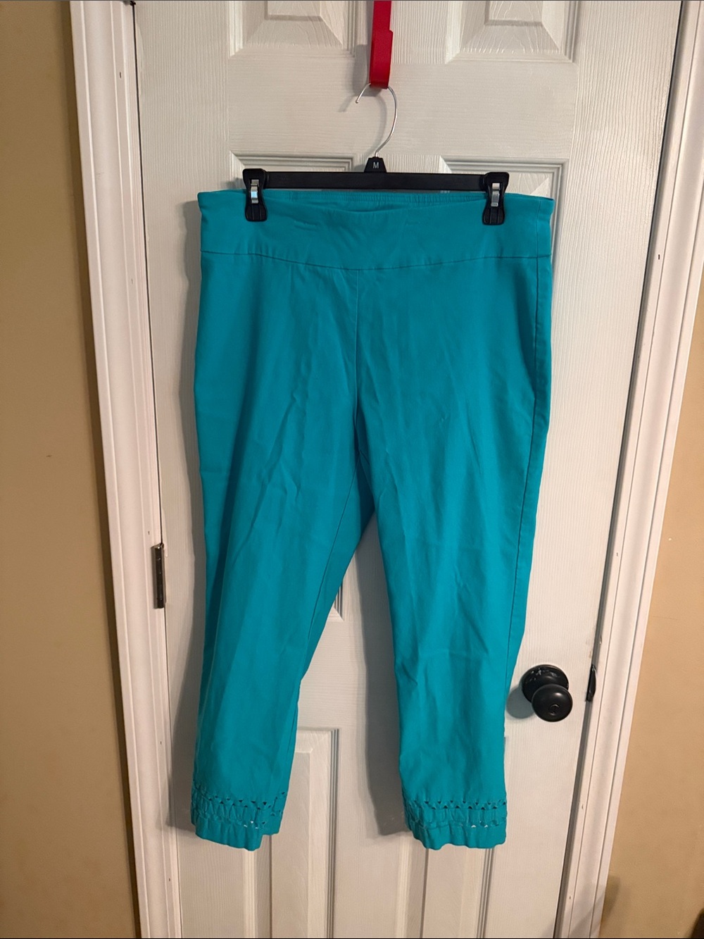 crown & ivy Bright Teal Cropped Capri Pants
